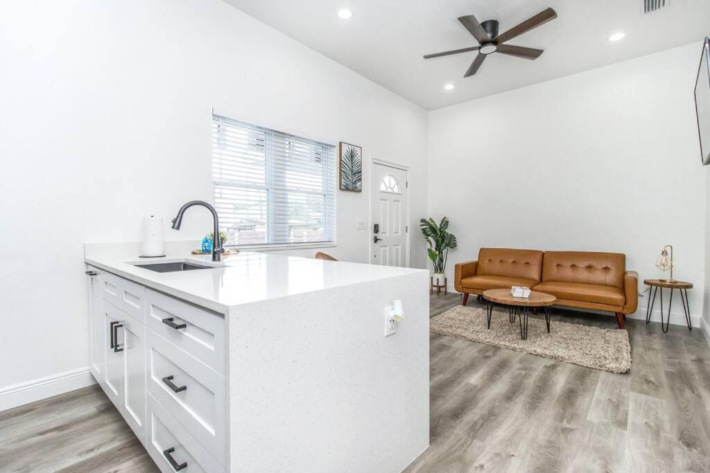 2Br Spacious House In Heart Of West Tampa Kültér fotó
